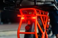 Freizeit Lezyne Super Bright STVZO E12 schwarz rotes Licht